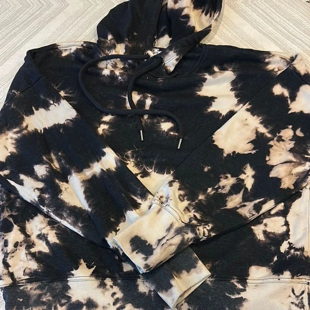 Kensie Women’s Ivory & Black Tie Dye Hooded Sweatshirt - Size S